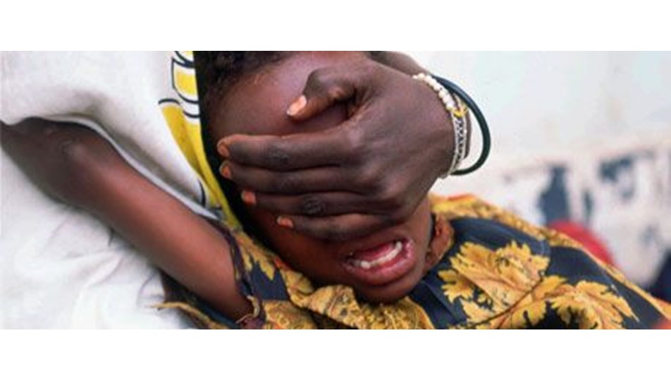 Ebola'nın yayılmasını kolaylaştıran kadın sünneti askıya alındı