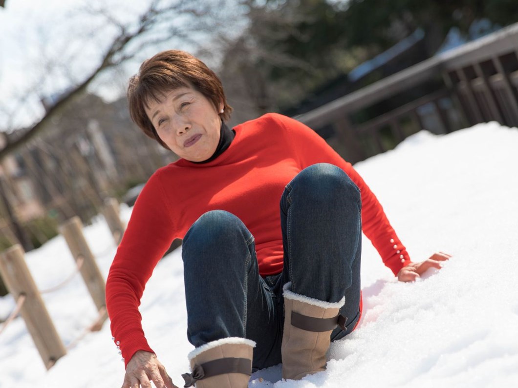 kalca kirigi nedir neden olur kalca kirigi ameliyati nasil yapilir kimler risk altinda