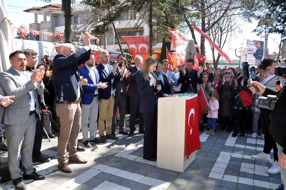 22 yaşındaki Zeynep, Türkiye'nin en genç bağımsız belediye başkanı oldu - 3