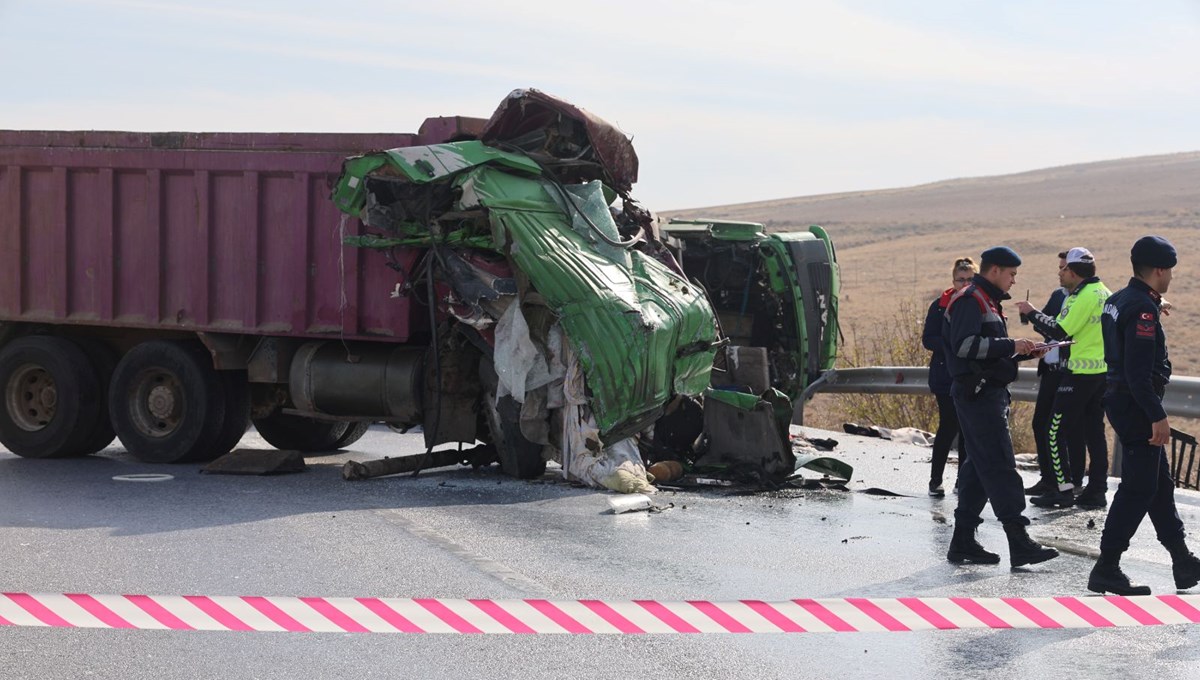 Konya'da feci kaza: 2 ölü Konya'da feci kaza: 2 ölü