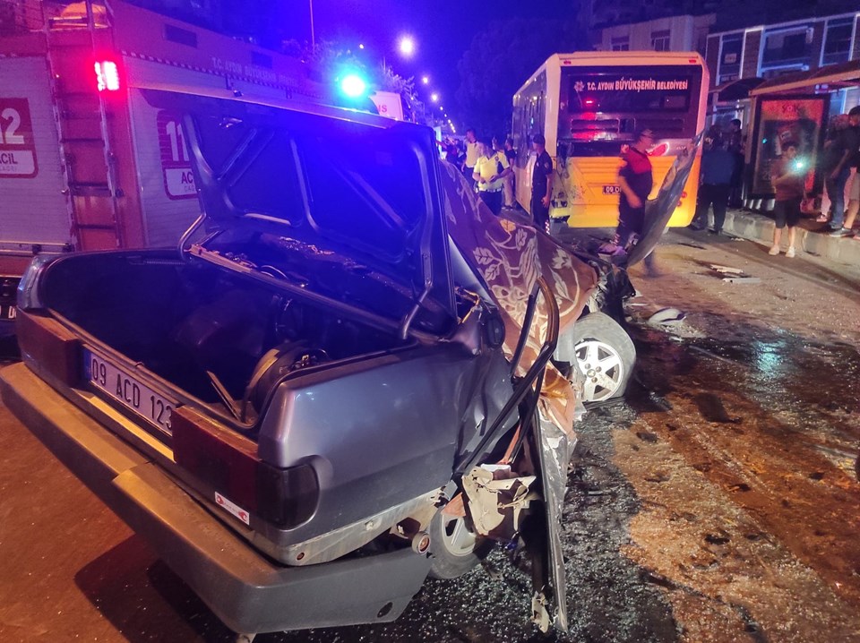 Aydın'da otomobil halk otobüsüne çarptı: 1 ölü, 3 yaralı - 2