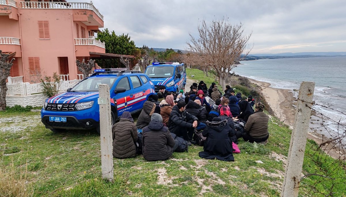 Çanakkale'de 68 kaçak göçmen yakalandı Çanakkale'de 68 kaçak göçmen yakalandı