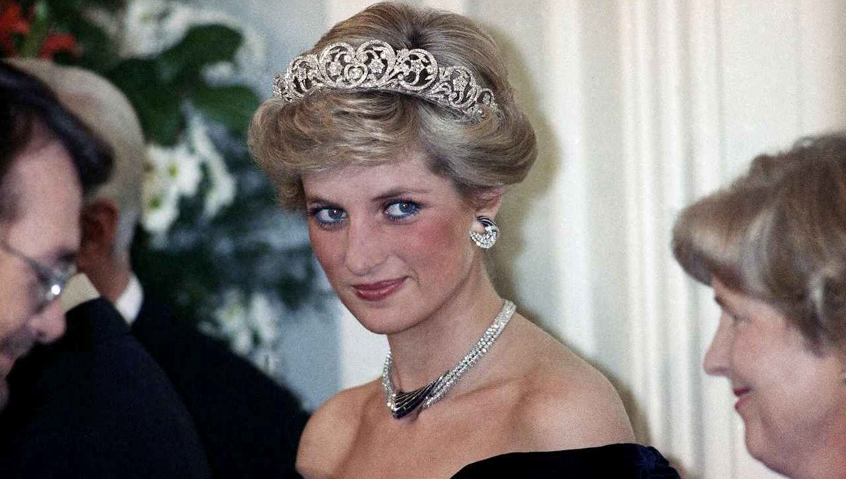Prenses Diana’nın portresi ilk kez sergide