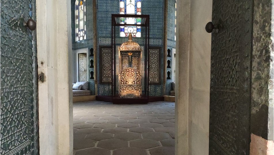 Arife Tahtı Topkapı Sarayı Revan Köşkü’nde sergilenmeye başlandı NTV