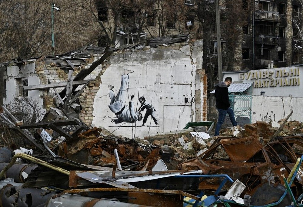 Banksy Ukrayna'da başka duvar resimlerinin de olduğunu açıkladı - 7