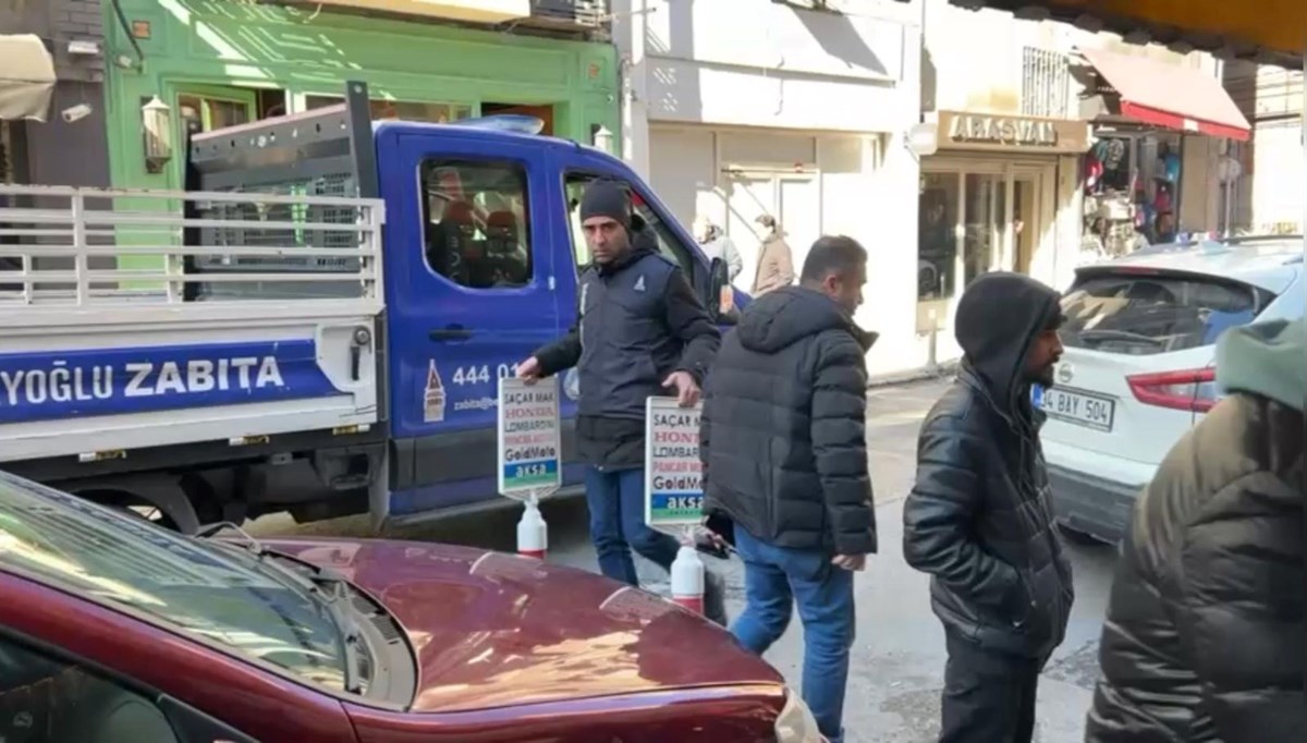 Karaköy sokaklarını mesken tutan korsan otoparkçılara denetim