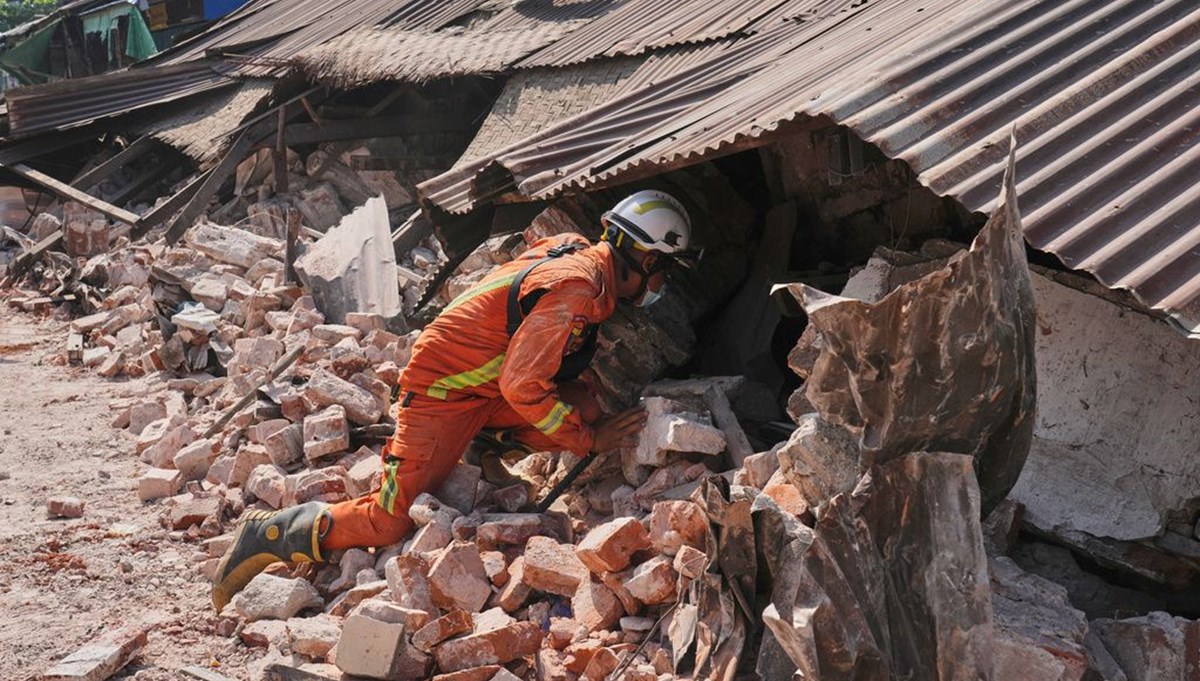 Myanmar'daki depremlerde can kaybı 3 bin 471'e yükseldi