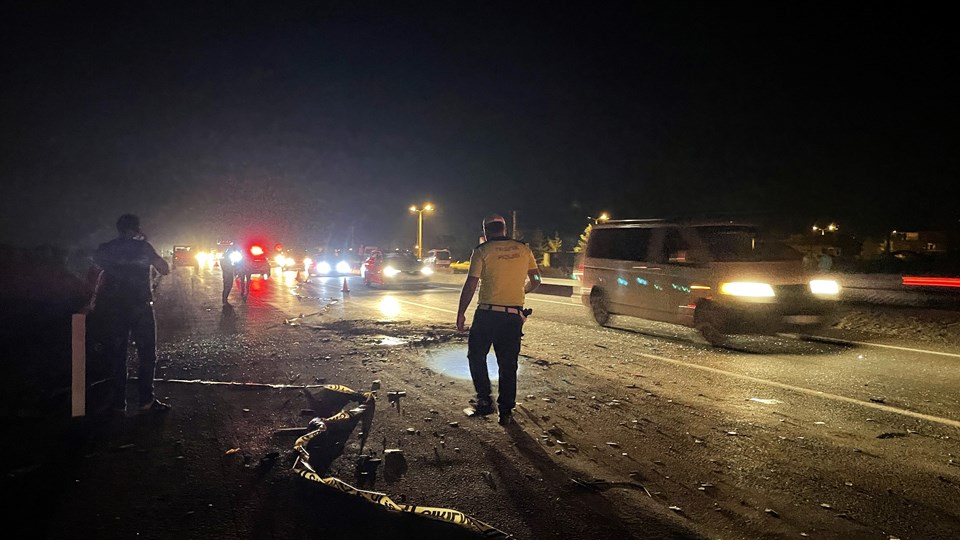 Konya'da kamyonet seyir halindeki TIR'a çarptı: 3 ölü - 2