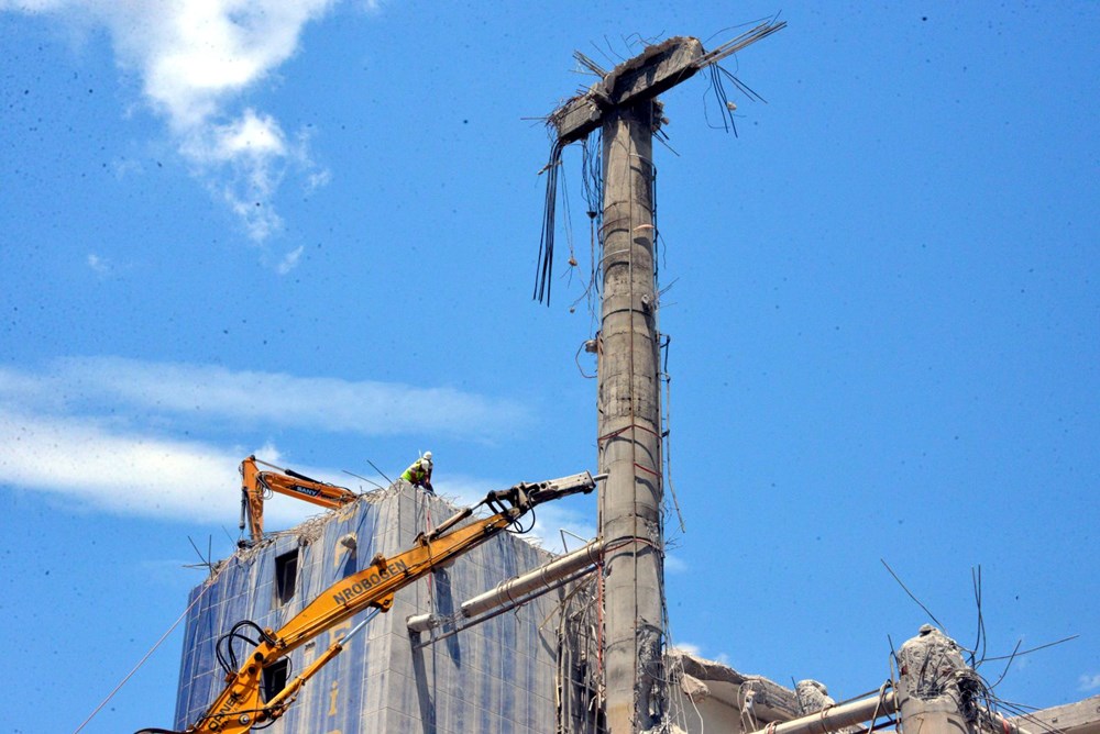 'Dünyanın en saçma binası'nın yüzde 70'i yıkıldı - 4