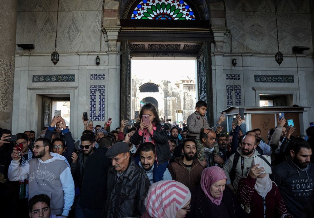 Esad sonrası ilk cuma namazı: Suriyeliler Emevi Camii'ne akın etti - 3