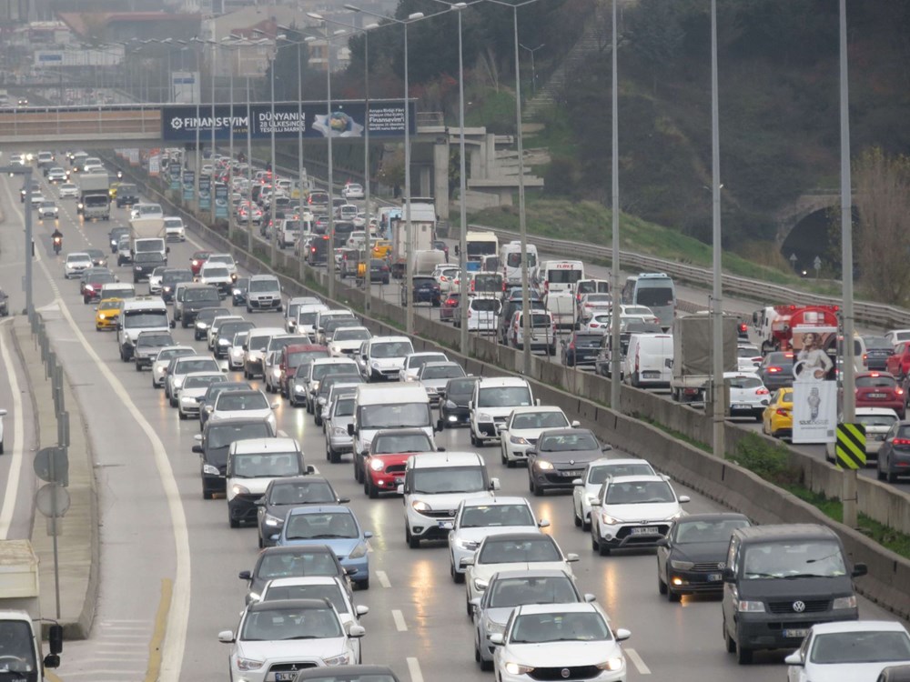 İstanbul'da hafta sonu kısıtlaması öncesi trafik yoğunluğu - 5