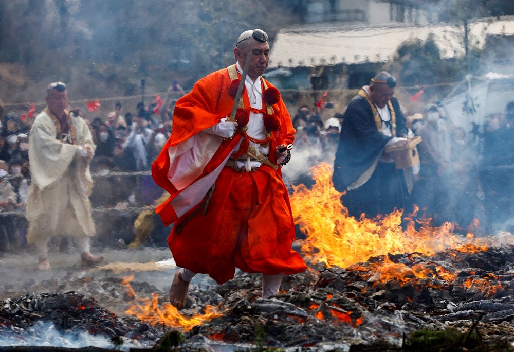 Japonya'da ateş üzerinde yürüme festivali - 1