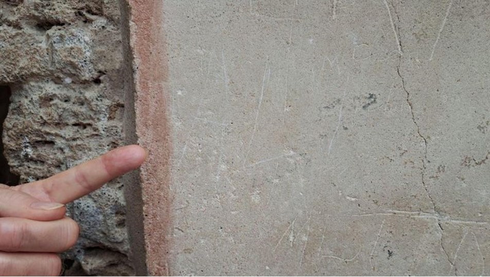 "Pompeiili Ali" gözaltına alındı: Ceii Evi’ne ismini kazıdı