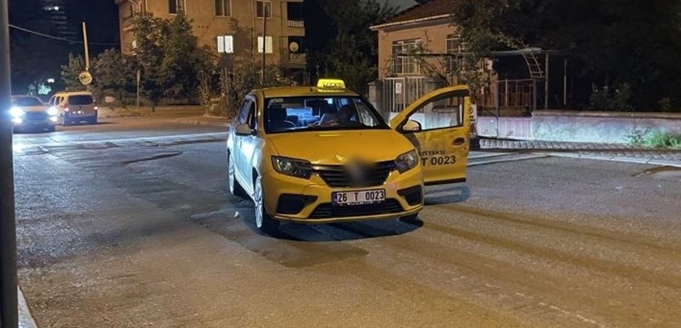 Bıçak zoruyla ticari taksi ve lüks otomobil gasp etti: Uzun kovalamacayla yakalandı - 1