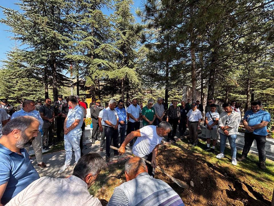 Şehidin naaşı 67 yıl sonra memleketinde toprağa verildi - 2