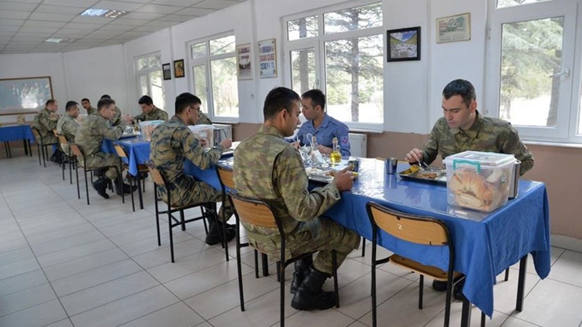 msb kisla yemekhanelerine aralikli oturma duzeni getirildi