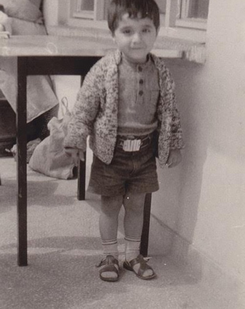 Su Burcu Yazgı Coşkun'dan nostaljik kare (Ünlülerin çocukluk ve gençlik halleri) - 350