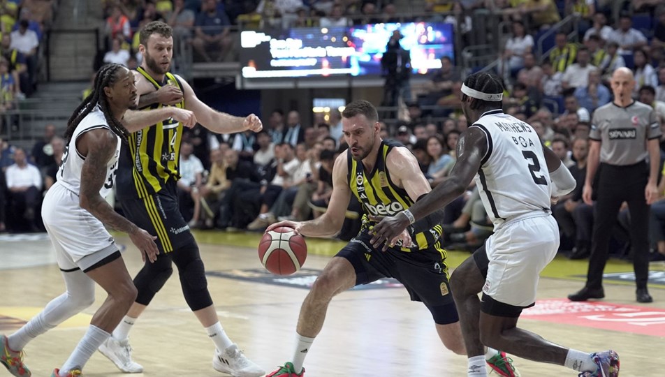 Fenerbahçe final serisinde 2-0 önde