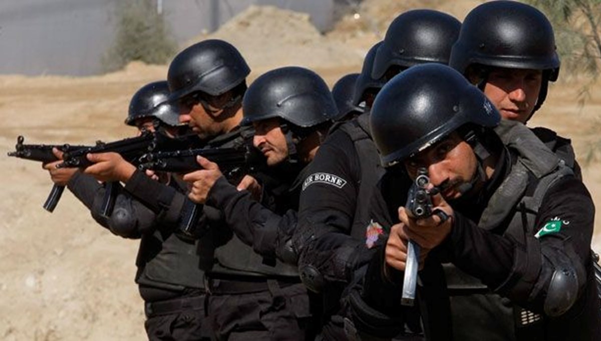 Pakistan'da polise roketli saldırı: 12 ölü, 7 yaralı