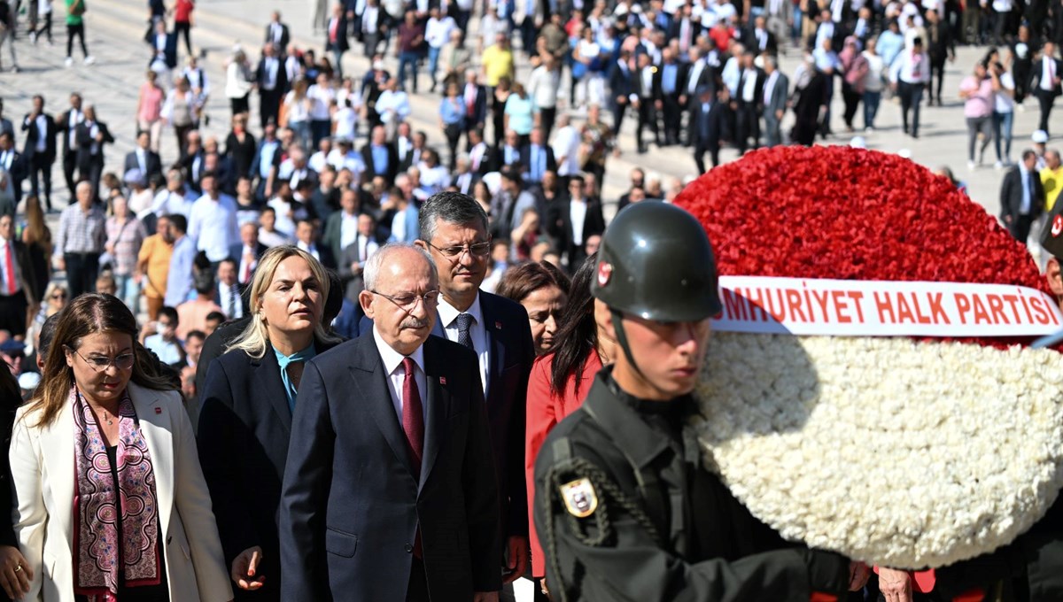 CHP 100 yaşında: Kılıçdaroğlu, Anıtkabir'i ziyaret etti CHP 100 yaşında: Kılıçdaroğlu, Anıtkabir'i ziyaret etti