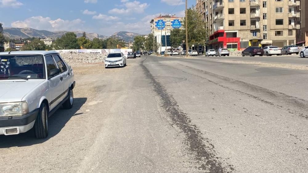 Enkaz kaldırma çalışmaları bitti, şehrin en işlek noktası artık bomboş - 2