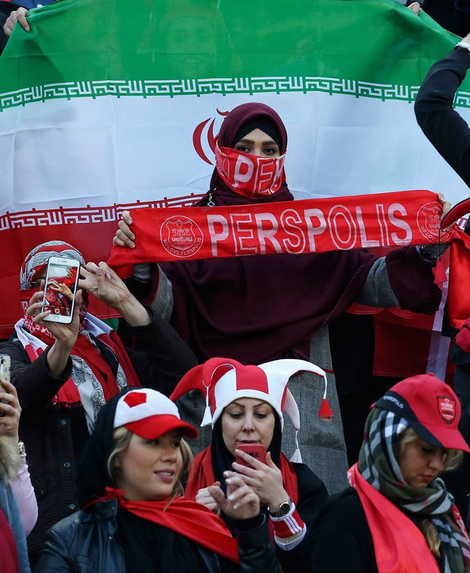 İran'da 39 yıl sonra bir ilk: Kadınlar futbol maçında - 2