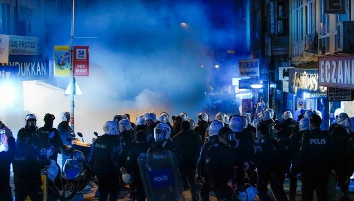 İstanbul Valiliği: Kadıköy'deki gösterilere katılan 5 kişi yakalandı