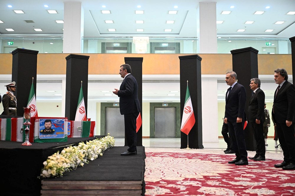 İran Cumhurbaşkanı Reisi ve Dışişleri Bakanı Abdullahiyan toprağa veriliyor - 6