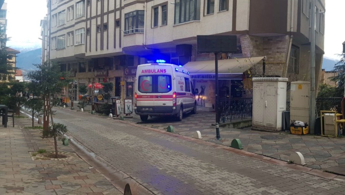Artvin'de sahte içkiden ölüm şüphesi Artvin'de sahte içkiden ölüm şüphesi