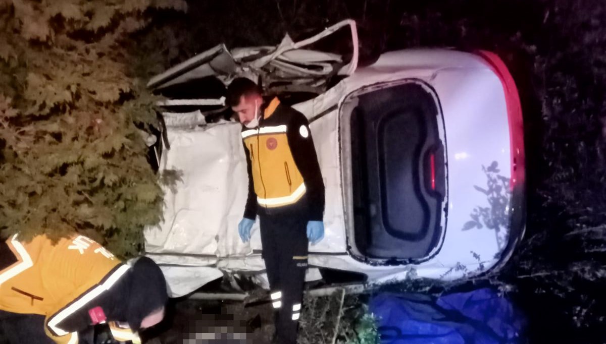 Kontrolden çıkan otomobil, otoyolda takla attı: Bir ölü Kontrolden çıkan otomobil, otoyolda takla attı: Bir ölü