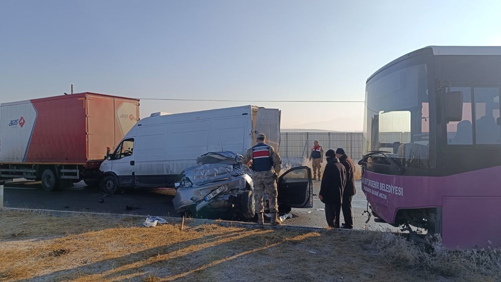 Van'da 30 araçlık zincirleme trafik kazası: 1 ölü, 51 yaralı - 9
