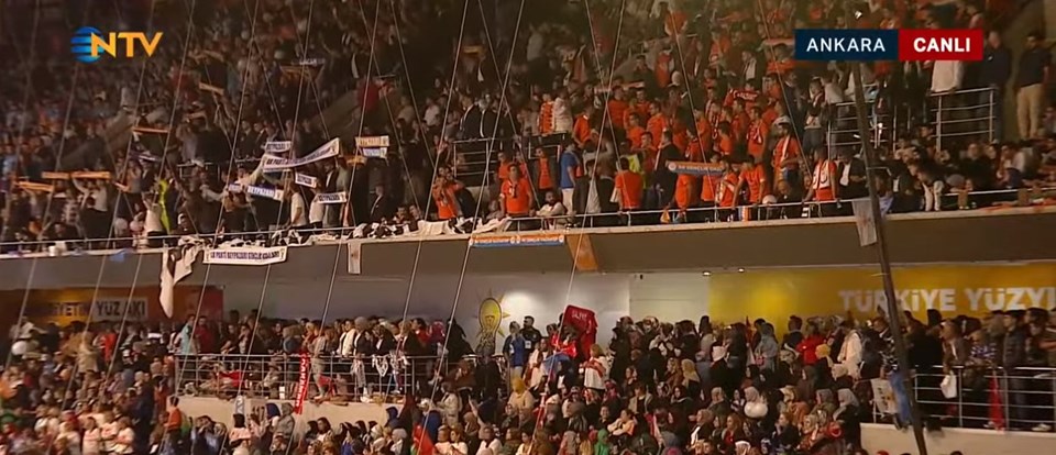 AK Parti Büyük Kongresi toplandı | Cumhurbaşkanı Erdoğan salona giriş yaptı - 2