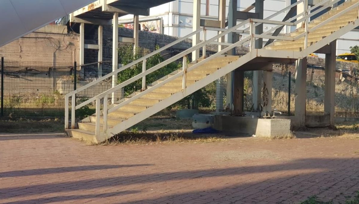 Merdivenin altında bebek cesedi bulundu Merdivenin altında bebek cesedi bulundu