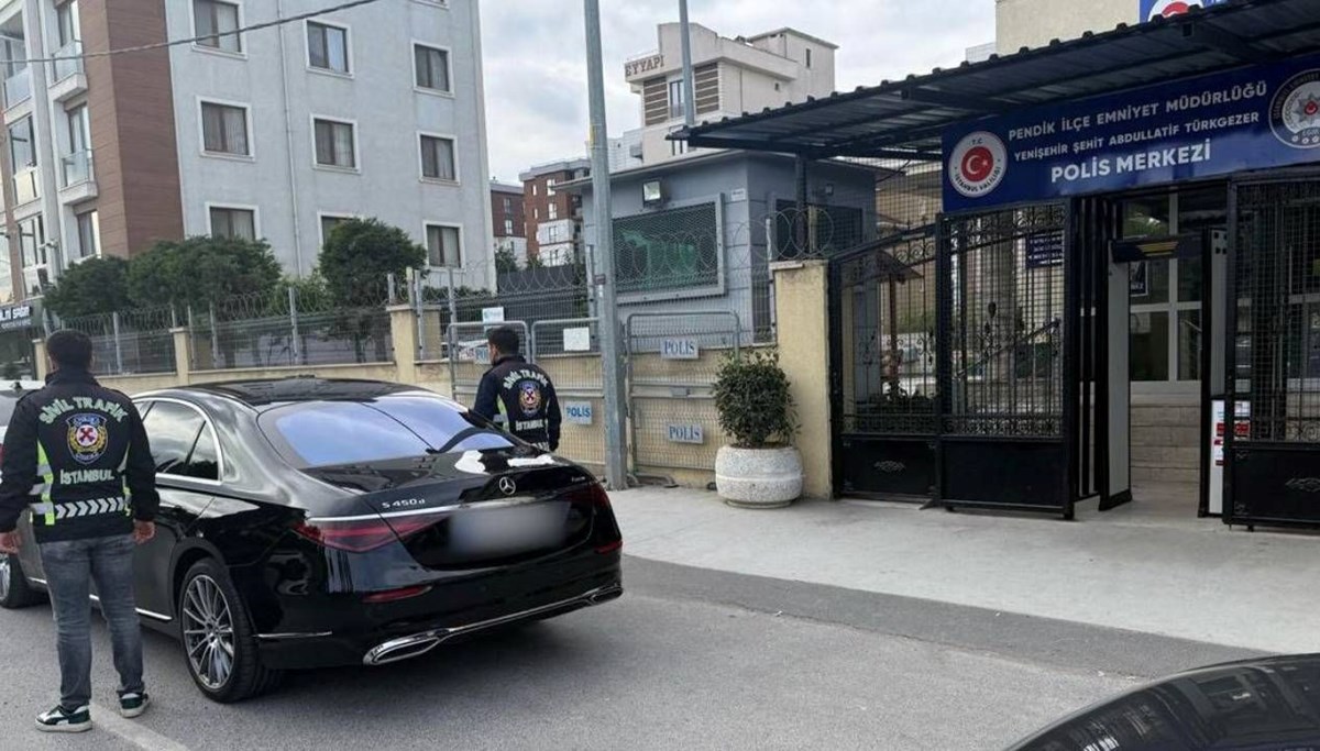 Çakarlı araca ceza kesildi Çakarlı araca ceza kesildi