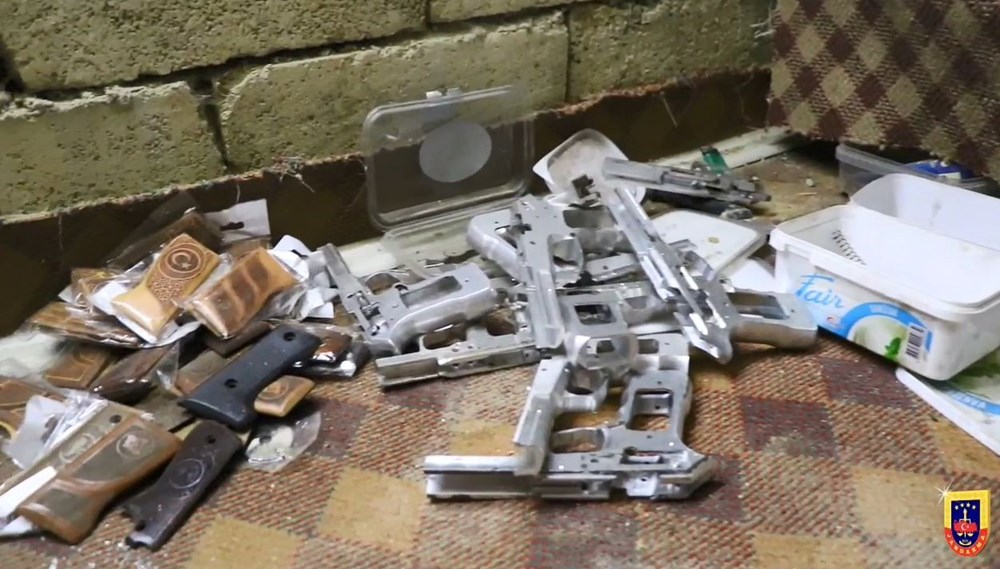 4 Yıllık Kaçış Bir Evin Altındaki Gizli Tünelde Sona Erdi 76 p2j DA16Ok60mSuGfogGlg