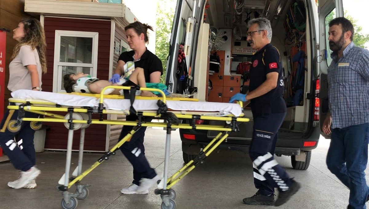 3. kattan düşen çocuk ağır yaralandı 3. kattan düşen çocuk ağır yaralandı