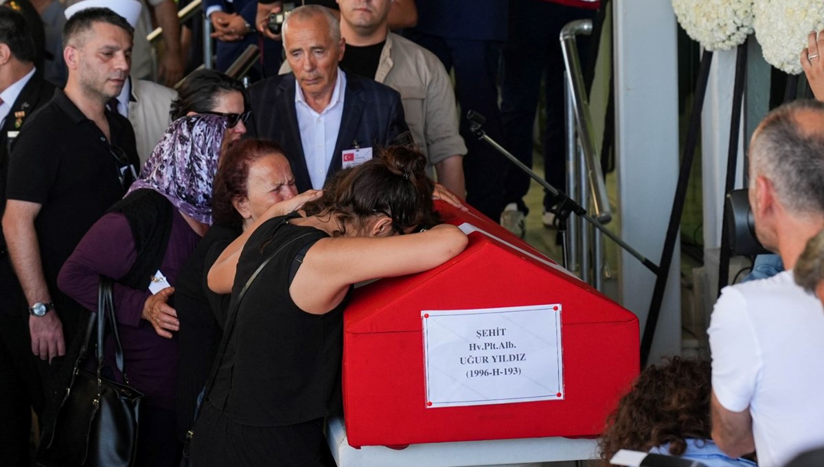 Şehit pilotlara gözyaşlarıyla veda Şehit pilotlara gözyaşlarıyla veda
