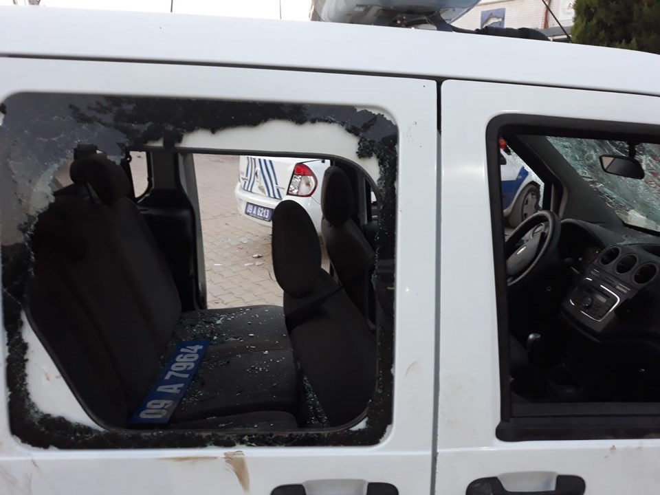 Aydın'da polis karakoluna ve araçlarına taşlı saldırı - 1
