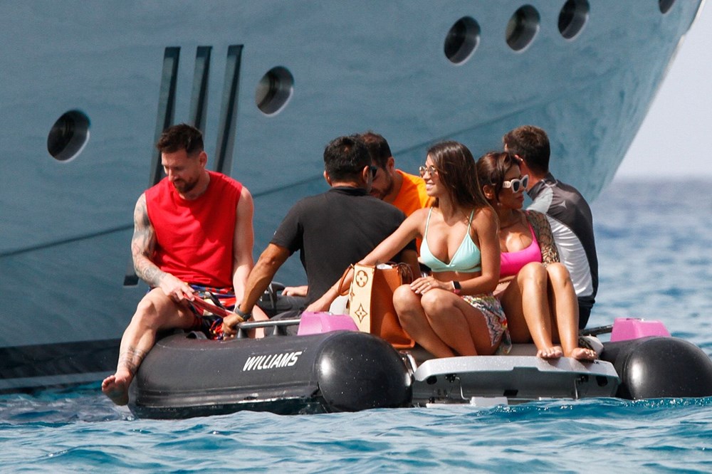 Lionel Messi ve Antonella Roccuzzo ile Cesc Fabregas ve Daniella Semaan tatilde - 11