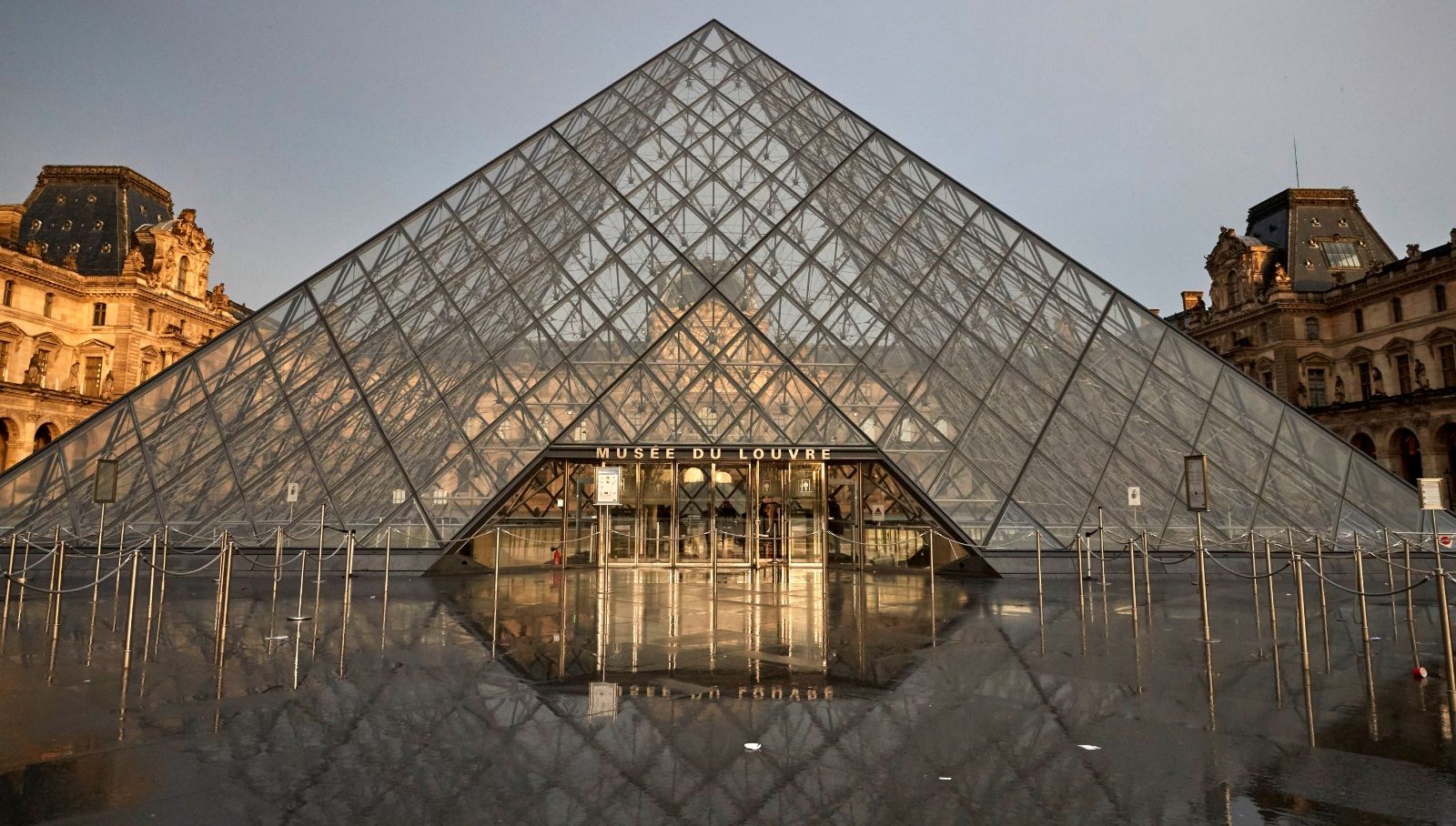 Louvre Müzesi'ni sanal ortamda ziyaret edenlerin sayısı belli oldu | NTV