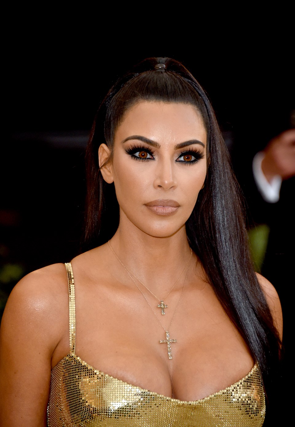 Kim Kardashian’ın yeni takıntısı renkli lensler - 1