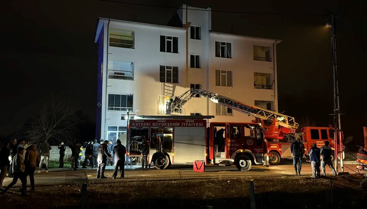 Kayseri'de 3 katlı binada yangın: 1 ölü, 8 yaralı Kayseri'de 3 katlı binada yangın: 1 ölü, 8 yaralı