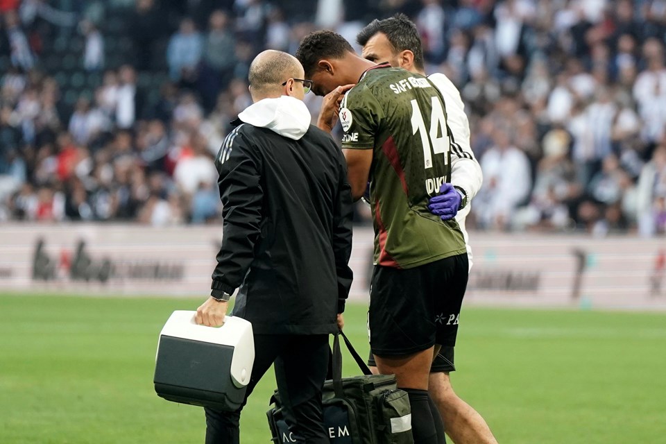 Beşiktaş'tan sakatlık açıklaması: "Beyin tomografisinde kanama tespit edildi" - 1
