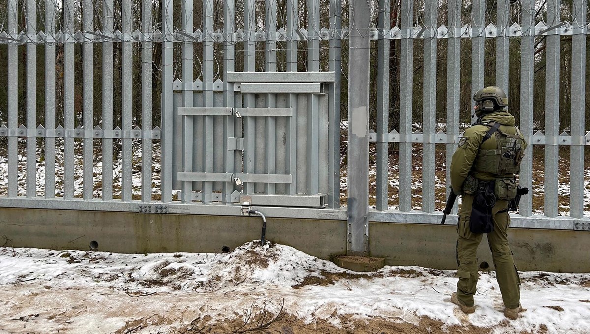 Polonya'dan Belarus ile olan sınır kapılarını kapatma kararı