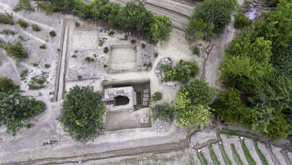 Denizli'de stadyum için araştırılan alanda tarihi mezar çıktı