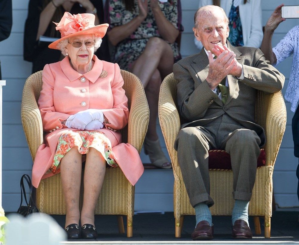 Kraliçe Elizabeth eşi Prens Philip'i bırakıp işbaşı yapıyor - 2
