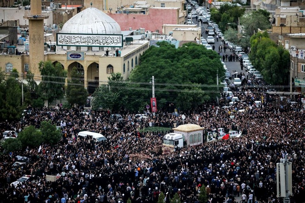İran, Cumhurbaşkanı Reisi'ye veda ediyor: Cenaze töreninin 2. günü - 5