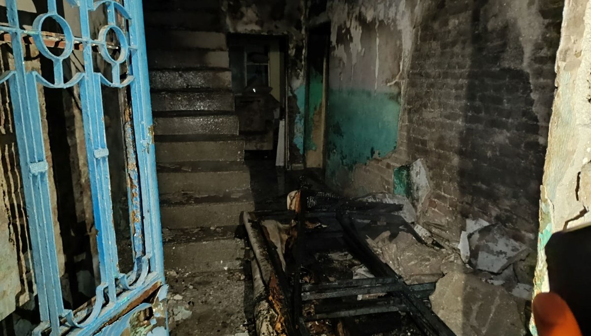 Bursa'da evini ateşe verdi