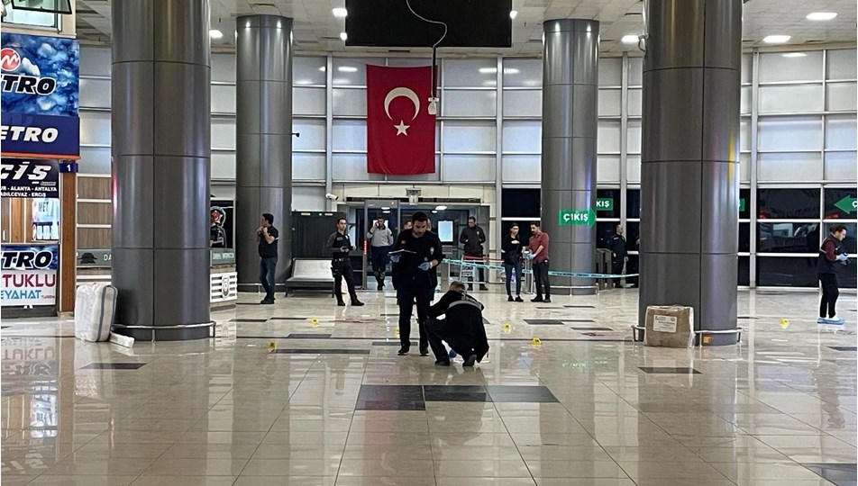 Şanlıurfa'da otogarda silahlı kavga: 1 ölü, 1'i polis 10 yaralı - Son Dakika Türkiye Haberleri | NTV Haber