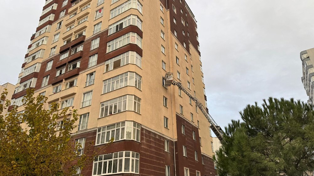 İstanbul'da 14 katlı binada patlama: 1 can kaybı, 3 yaralı - 18